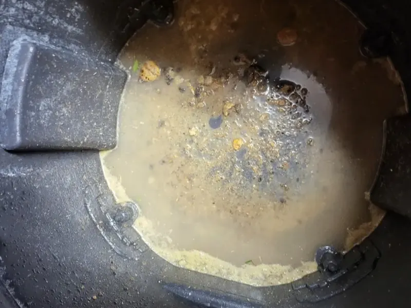 광주 남구 석션 통 바닥에 가라앉은 찌꺼기