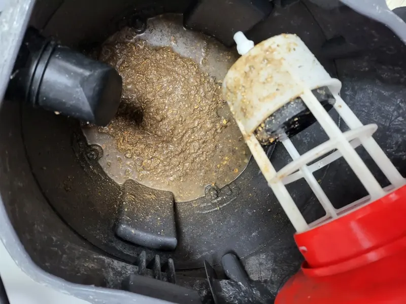 광주 남구 석션 통 안에 모인 음식물 찌꺼기